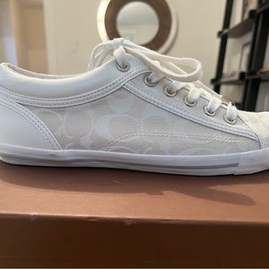 Brand new inbox never worn White women’s coach sneakers size 8